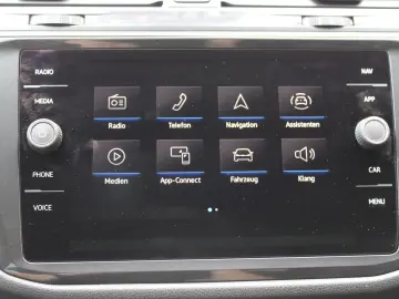 Volkswagen Tiguan 2.0TDI R-LINE4x4 MATRIX PANO 7SITZE NAVI