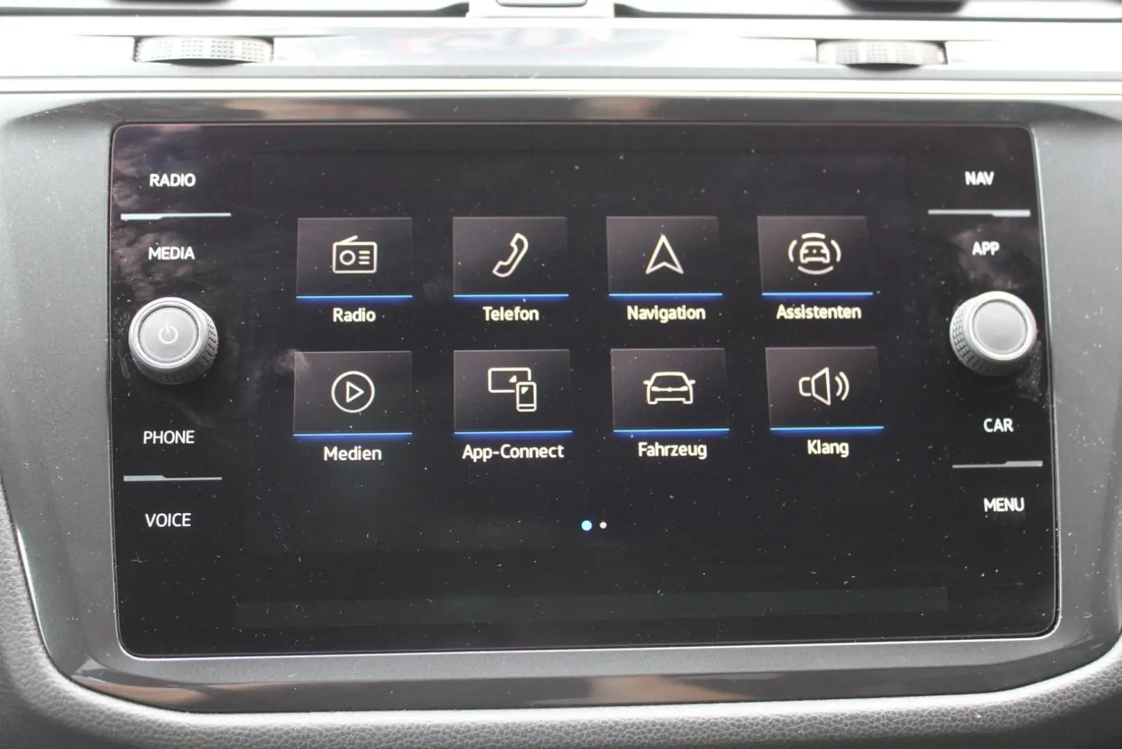 Volkswagen Tiguan 2.0TDI R-LINE4x4 MATRIX PANO 7SITZE NAVI