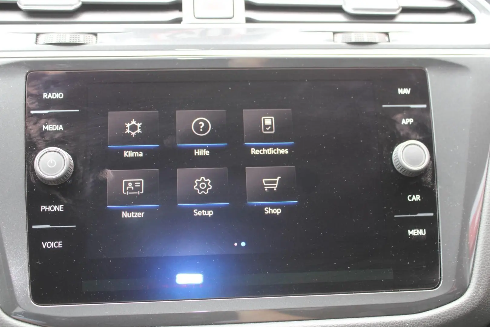 Volkswagen Tiguan 2.0TDI R-LINE4x4 MATRIX PANO 7SITZE NAVI