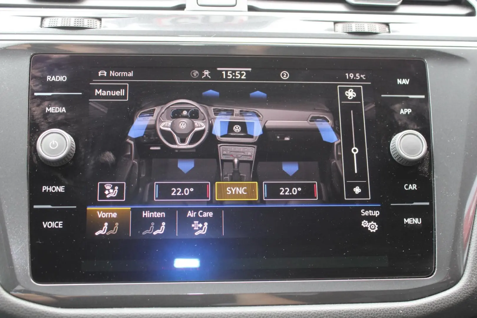 Volkswagen Tiguan 2.0TDI R-LINE4x4 MATRIX PANO 7SITZE NAVI