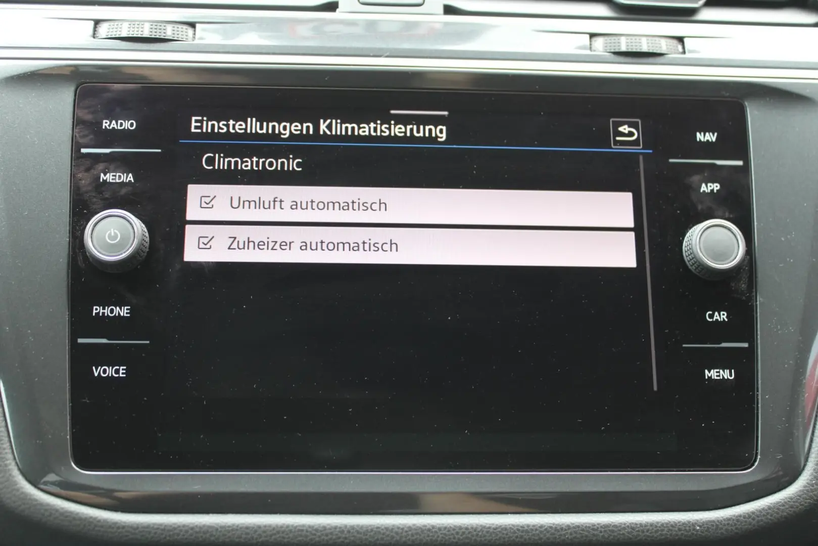 Volkswagen Tiguan 2.0TDI R-LINE4x4 MATRIX PANO 7SITZE NAVI