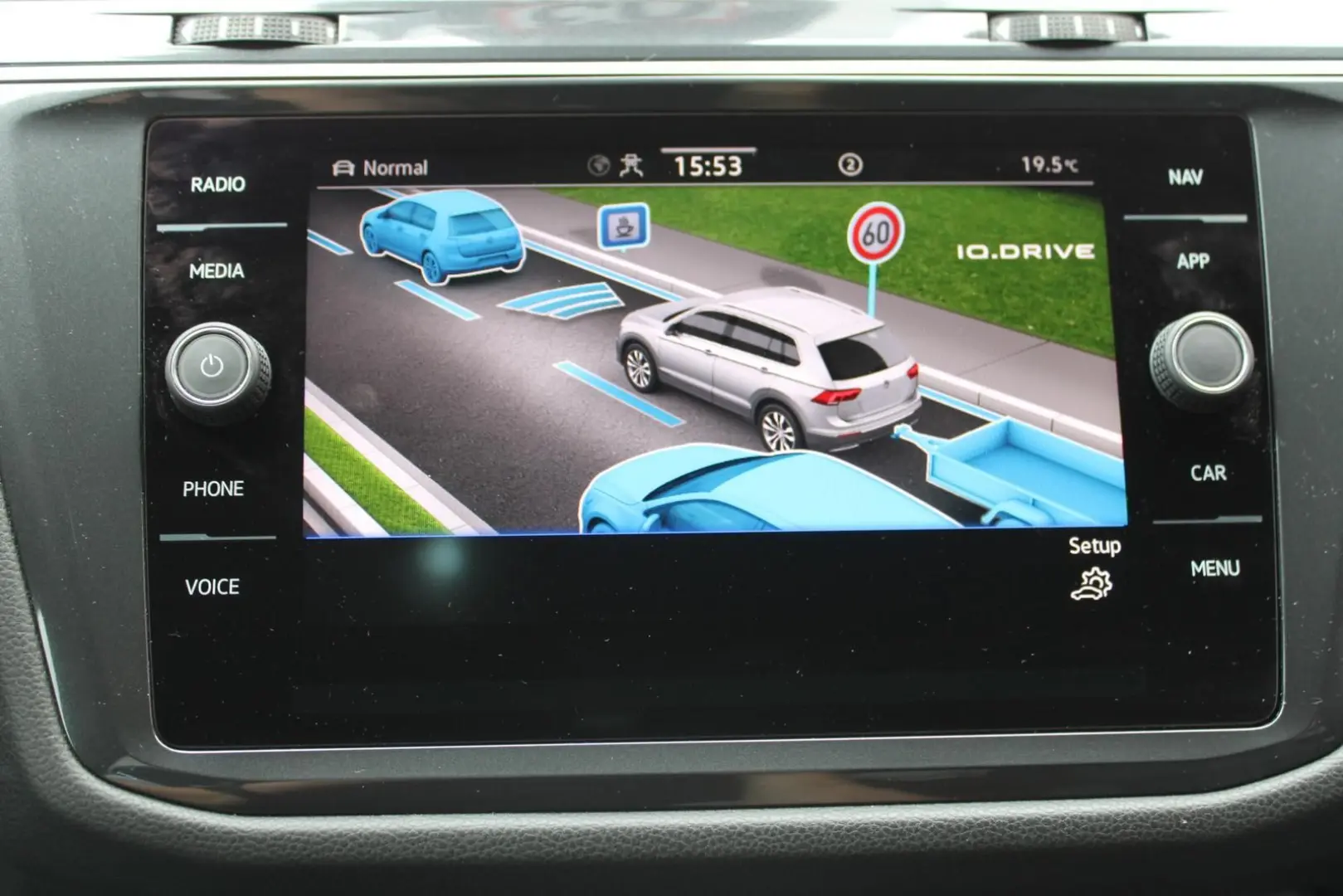 Volkswagen Tiguan 2.0TDI R-LINE4x4 MATRIX PANO 7SITZE NAVI