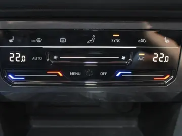 Volkswagen Tiguan 2.0TDI R-LINE4x4 MATRIX PANO 7SITZE NAVI