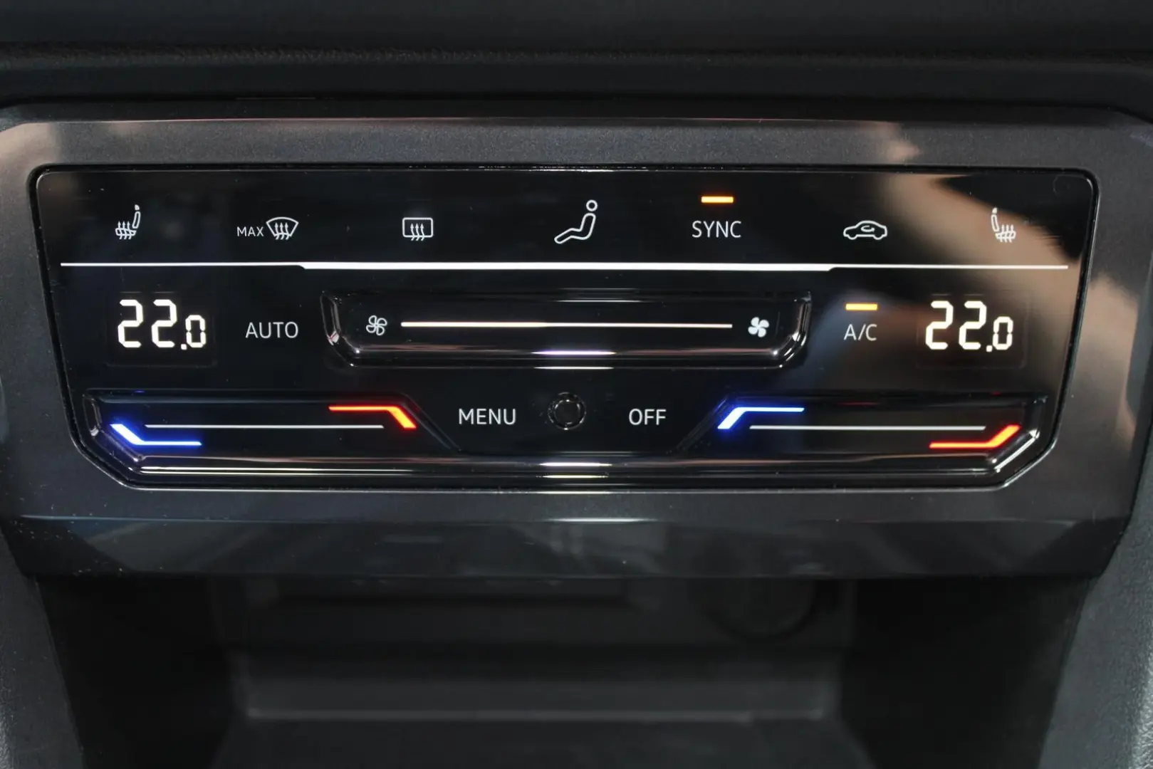 Volkswagen Tiguan 2.0TDI R-LINE4x4 MATRIX PANO 7SITZE NAVI