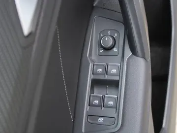 Volkswagen Tiguan 2.0TDI R-LINE4x4 MATRIX PANO 7SITZE NAVI