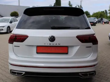 Volkswagen Tiguan 2.0TDI R-LINE4x4 MATRIX PANO 7SITZE NAVI