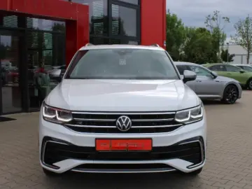 Volkswagen Tiguan 2.0TDI R-LINE4x4 MATRIX PANO 7SITZE NAVI