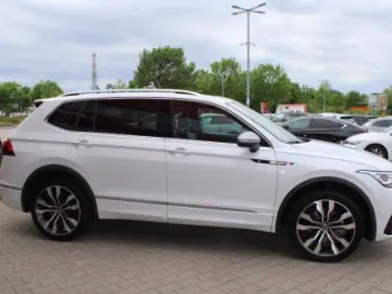 Volkswagen Tiguan 2.0TDI R-LINE4x4 MATRIX PANO 7SITZE NAVI