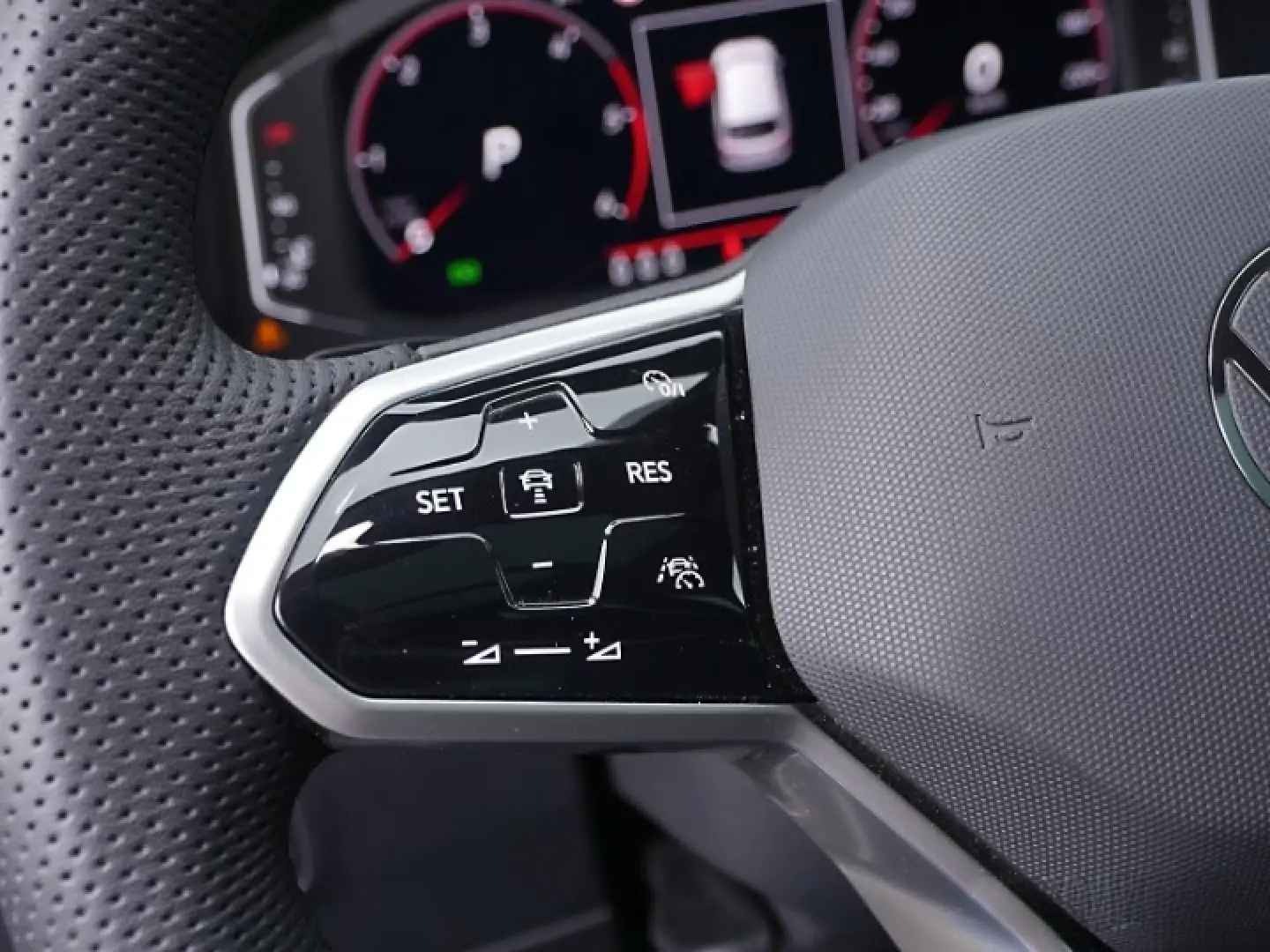 Volkswagen Tiguan Allspace 2.0 TDI R-Line 4M PANO MATRIX