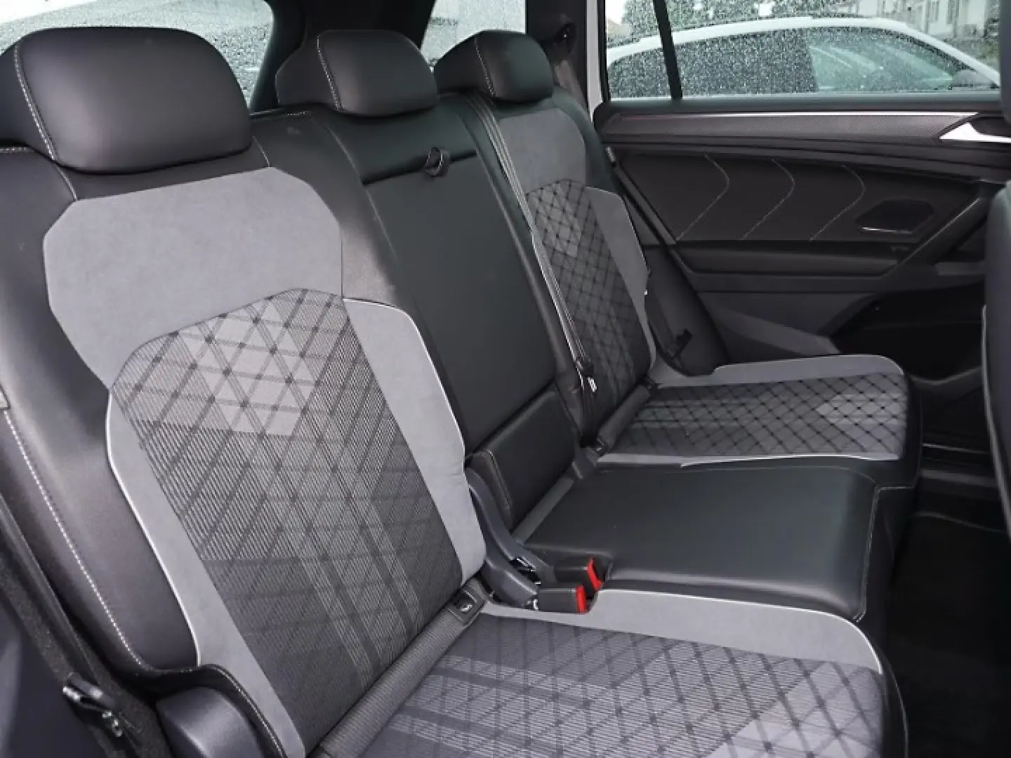 Volkswagen Tiguan Allspace 2.0 TDI R-Line 4M PANO MATRIX