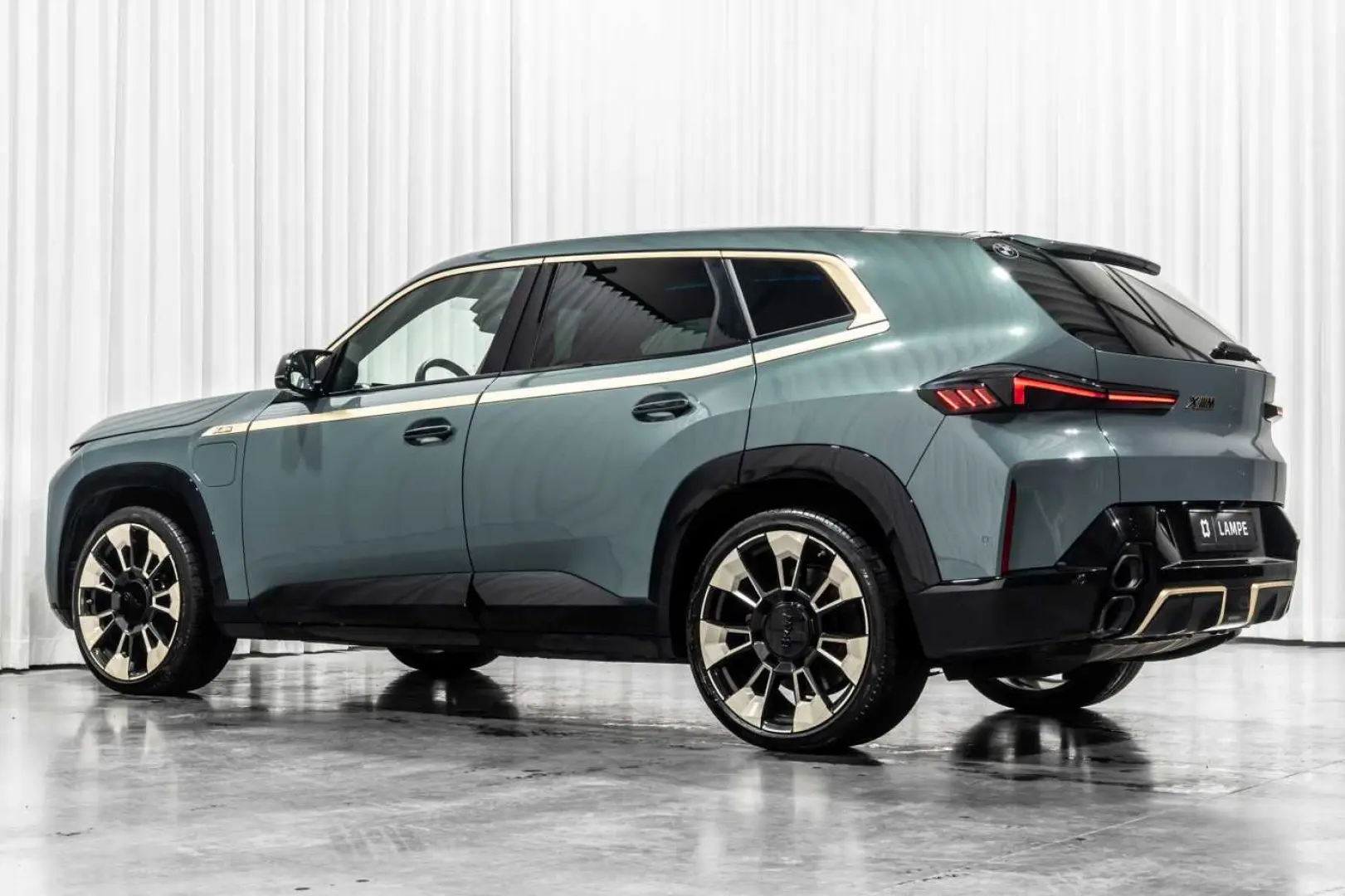 XM 4.4 V8 Individual Massage Trekhaak Bowers&Wil