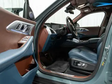 XM 4.4 V8 Individual Massage Trekhaak Bowers&Wil