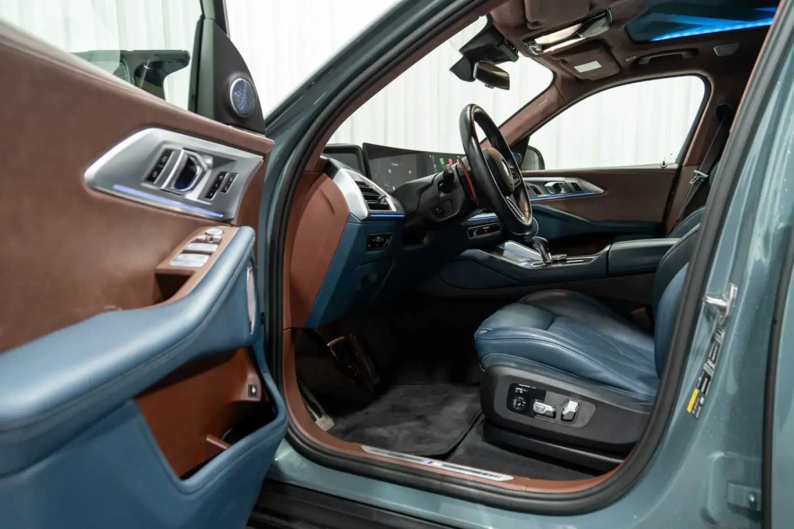 XM 4.4 V8 Individual Massage Trekhaak Bowers&Wil