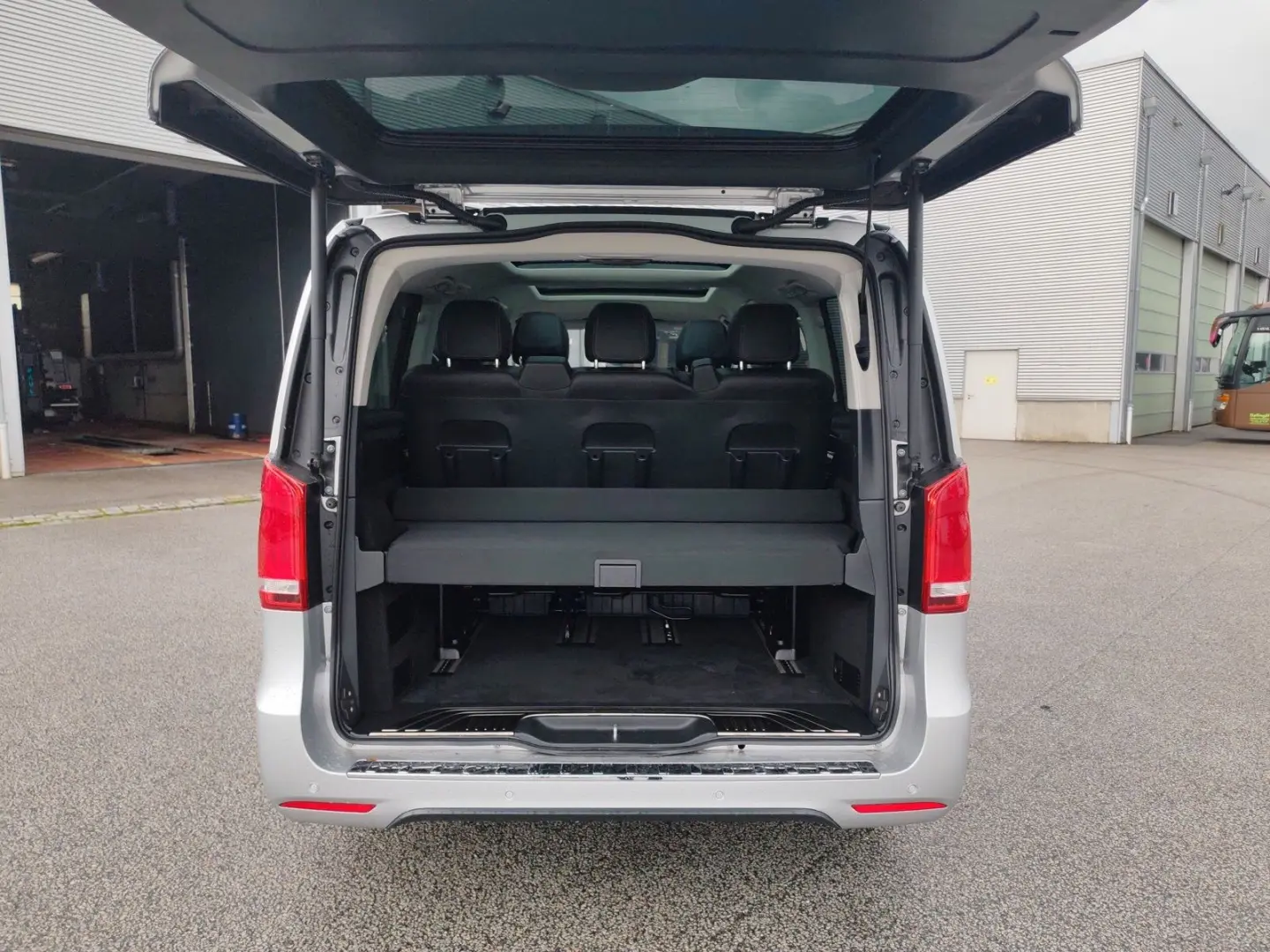 Mercedes-Benz EQV 300 Avantgarde Airmatic Panorama