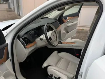 XC 90 T8 R-Des. Exp. Rech. Pl.-In Hybr. AWD 7-S.