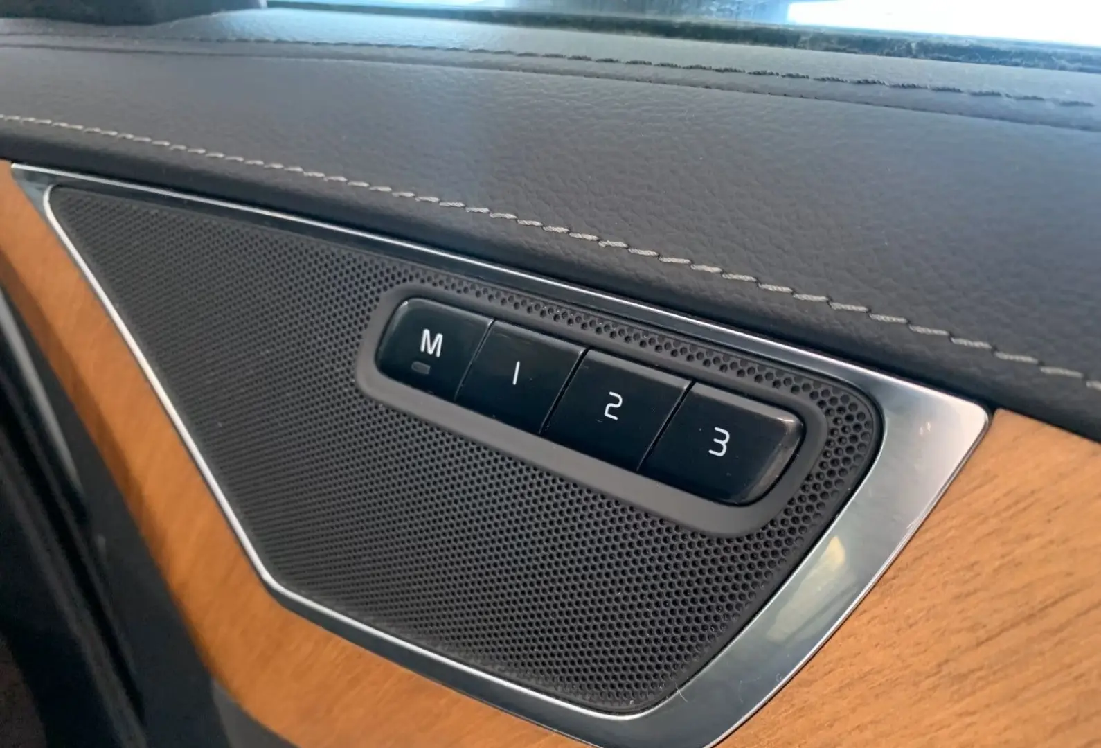 XC90 Plus Bright Hybrid 18 8kWh Memory 360K 20