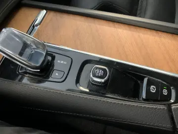 XC90 Plus Bright Hybrid 18 8kWh Memory 360K 20