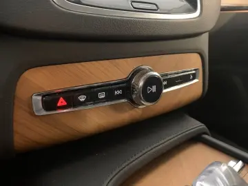 XC90 Plus Bright Hybrid 18 8kWh Memory 360K 20