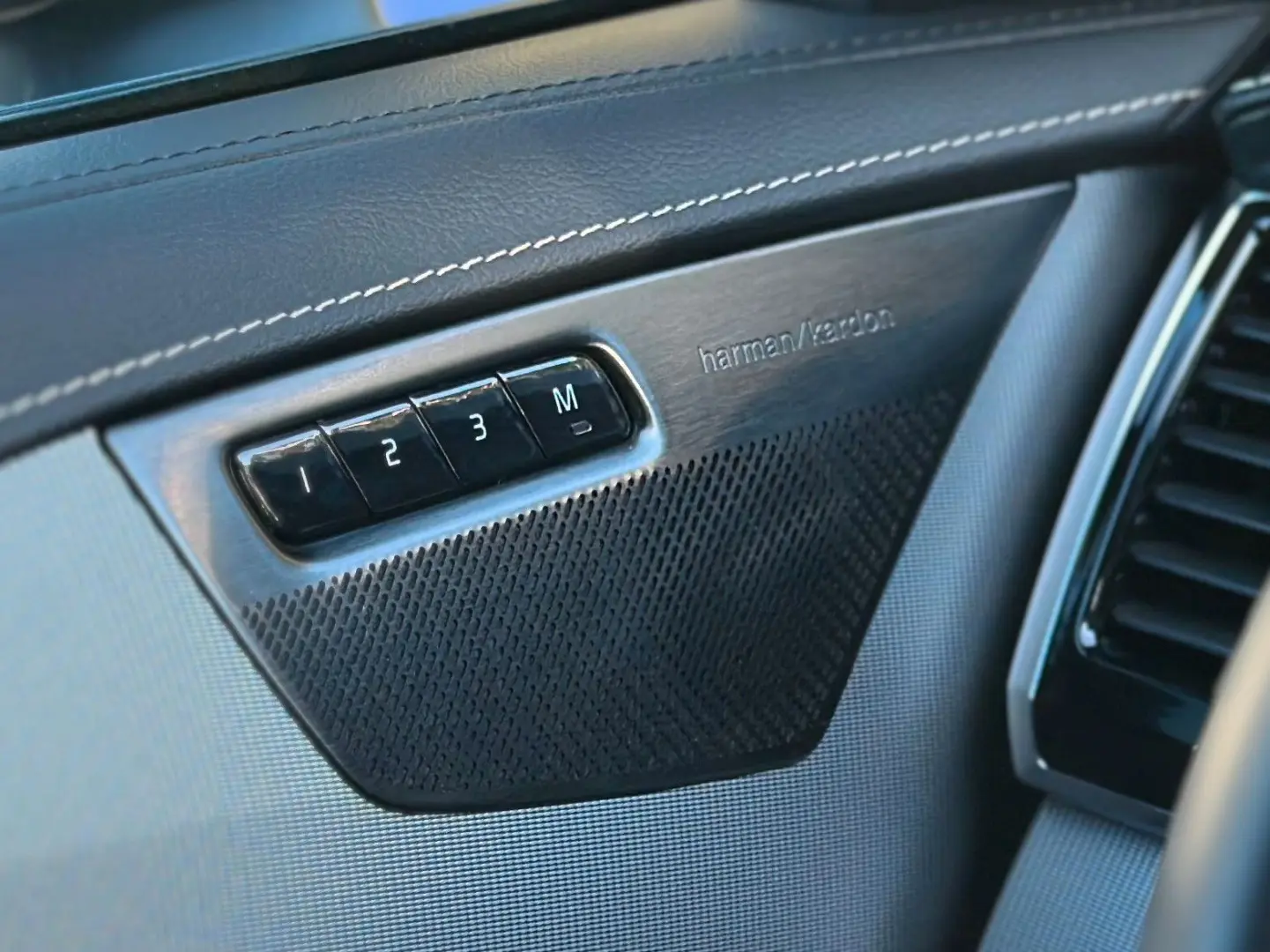 XC90 B5D R Design AWD 7-SITZE AHK 360  HUD