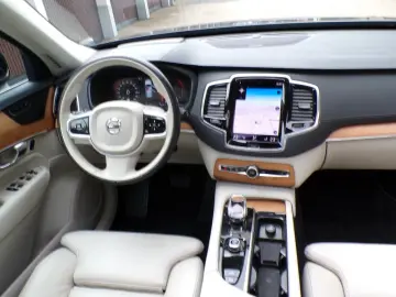 XC90 T8 AWD Plus Bright  Pano HUD H&K Kam Memo