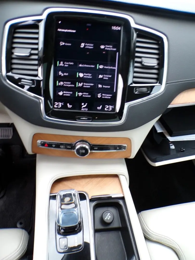 XC90 T8 AWD Plus Bright  Pano HUD H&K Kam Memo