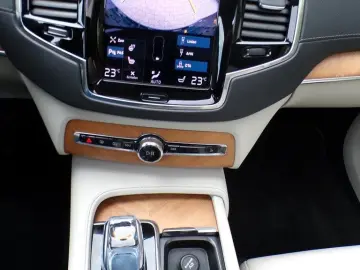 XC90 T8 AWD Plus Bright  Pano HUD H&K Kam Memo