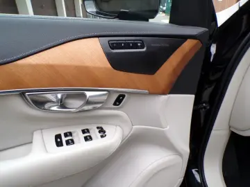 XC90 T8 AWD Plus Bright  Pano HUD H&K Kam Memo