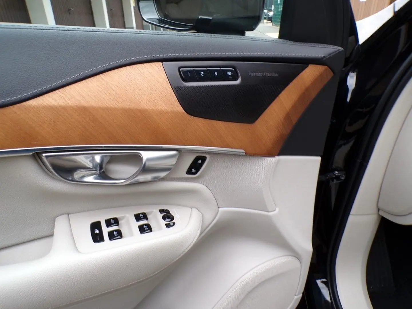 XC90 T8 AWD Plus Bright  Pano HUD H&K Kam Memo