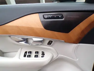 XC90 T8 AWD Plus Bright  Pano HUD H&K Kam Memo