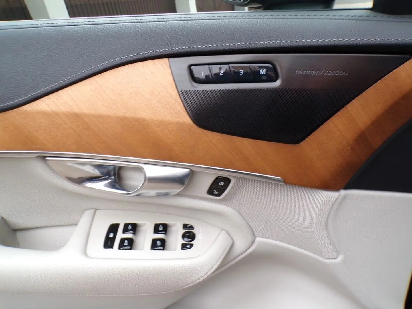 XC90 T8 AWD Plus Bright  Pano HUD H&K Kam Memo