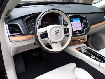 XC90 T8 AWD Plus Bright  Pano HUD H&K Kam Memo