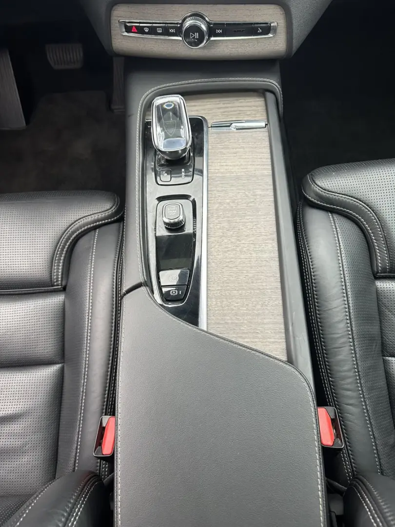 XC90 T8 AWD Inscription 7-Sitzer NAV LED VC PANO