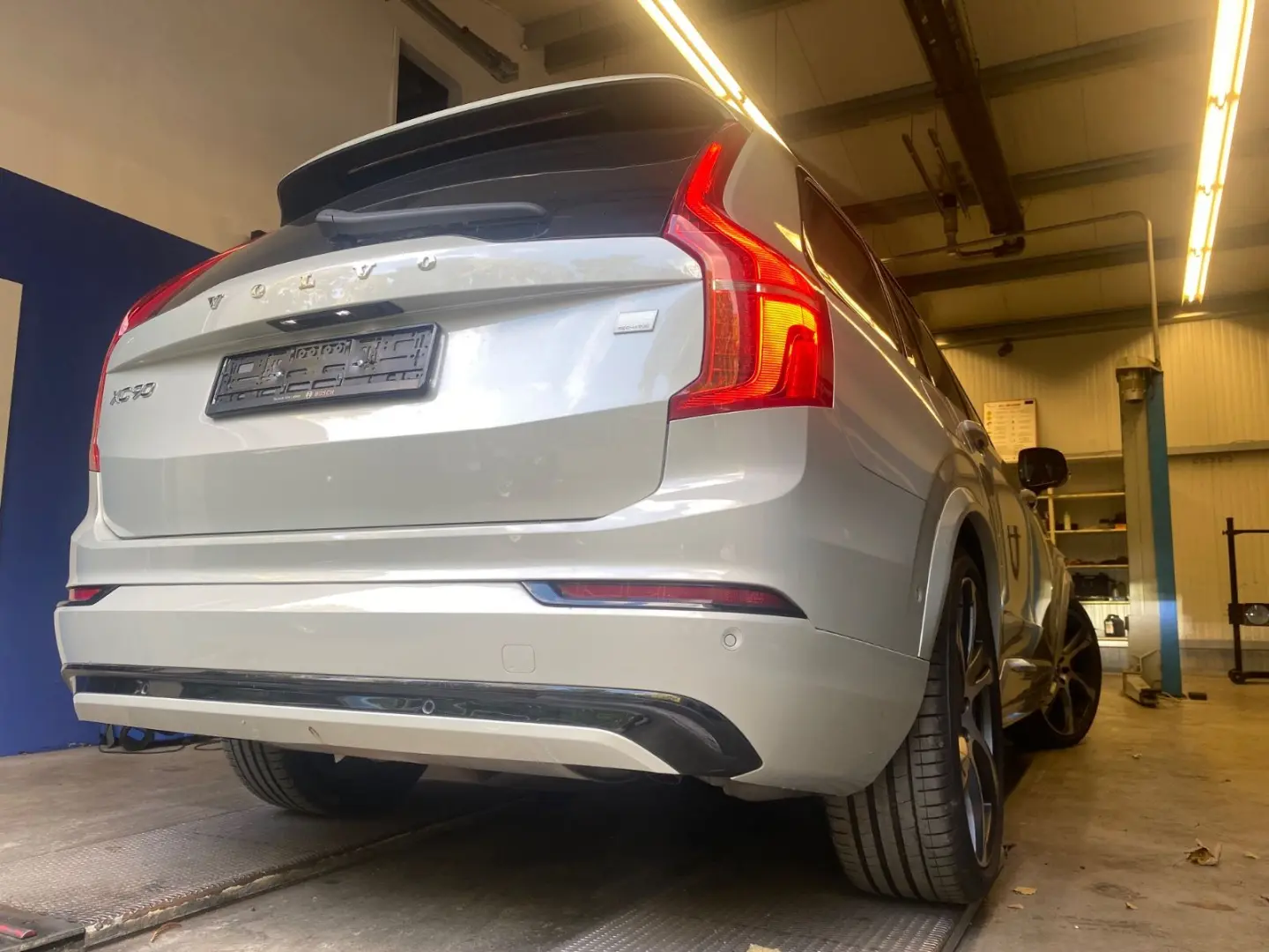 XC90 R Design Edition Recharge Plug-In Hybrid AW