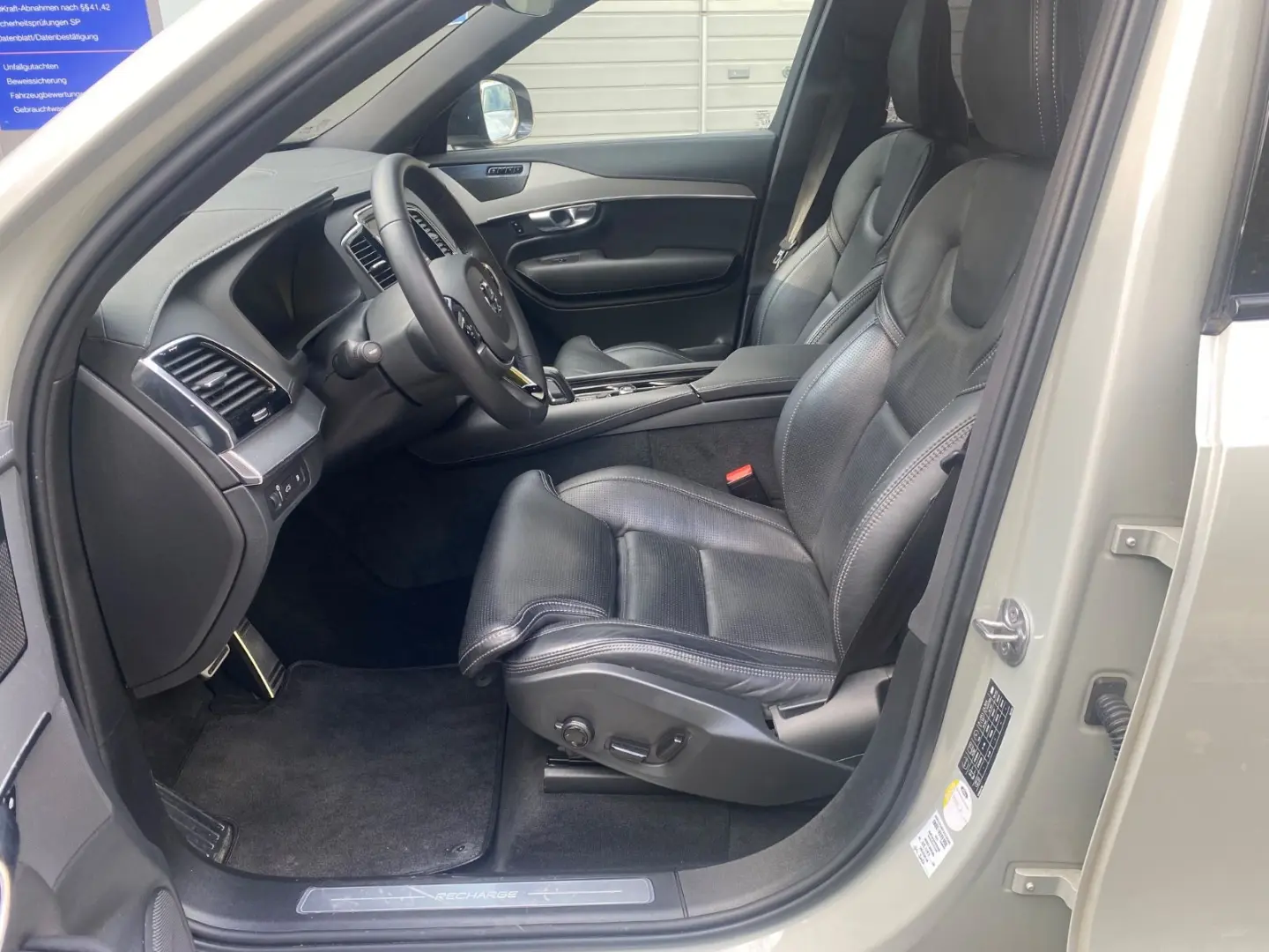 XC90 R Design Edition Recharge Plug-In Hybrid AW