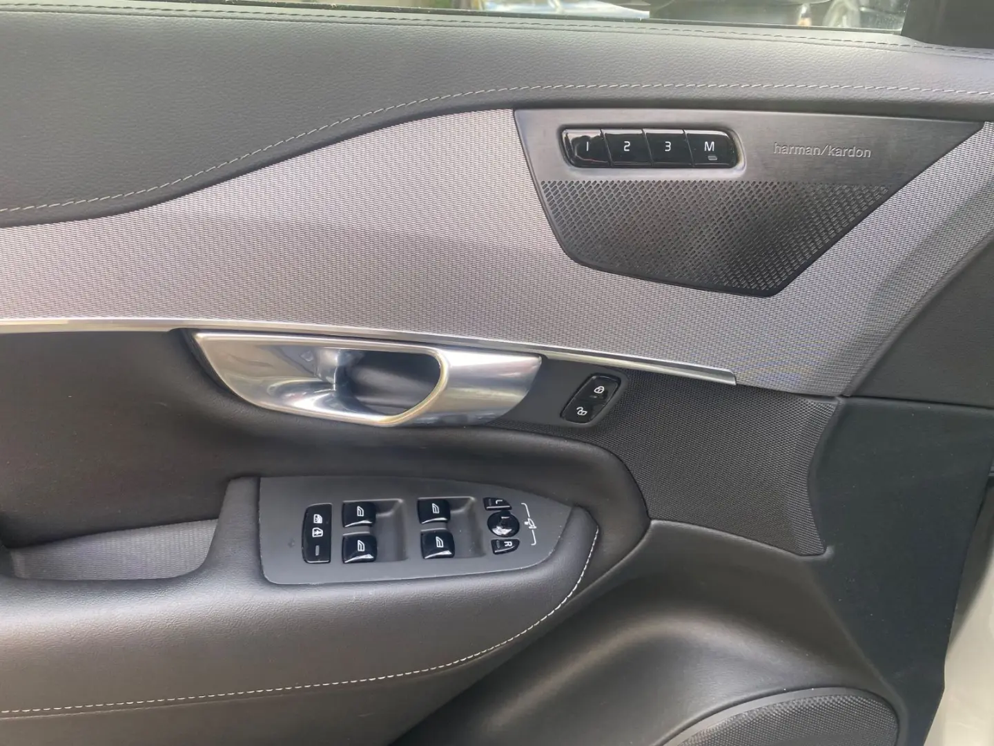 XC90 R Design Edition Recharge Plug-In Hybrid AW