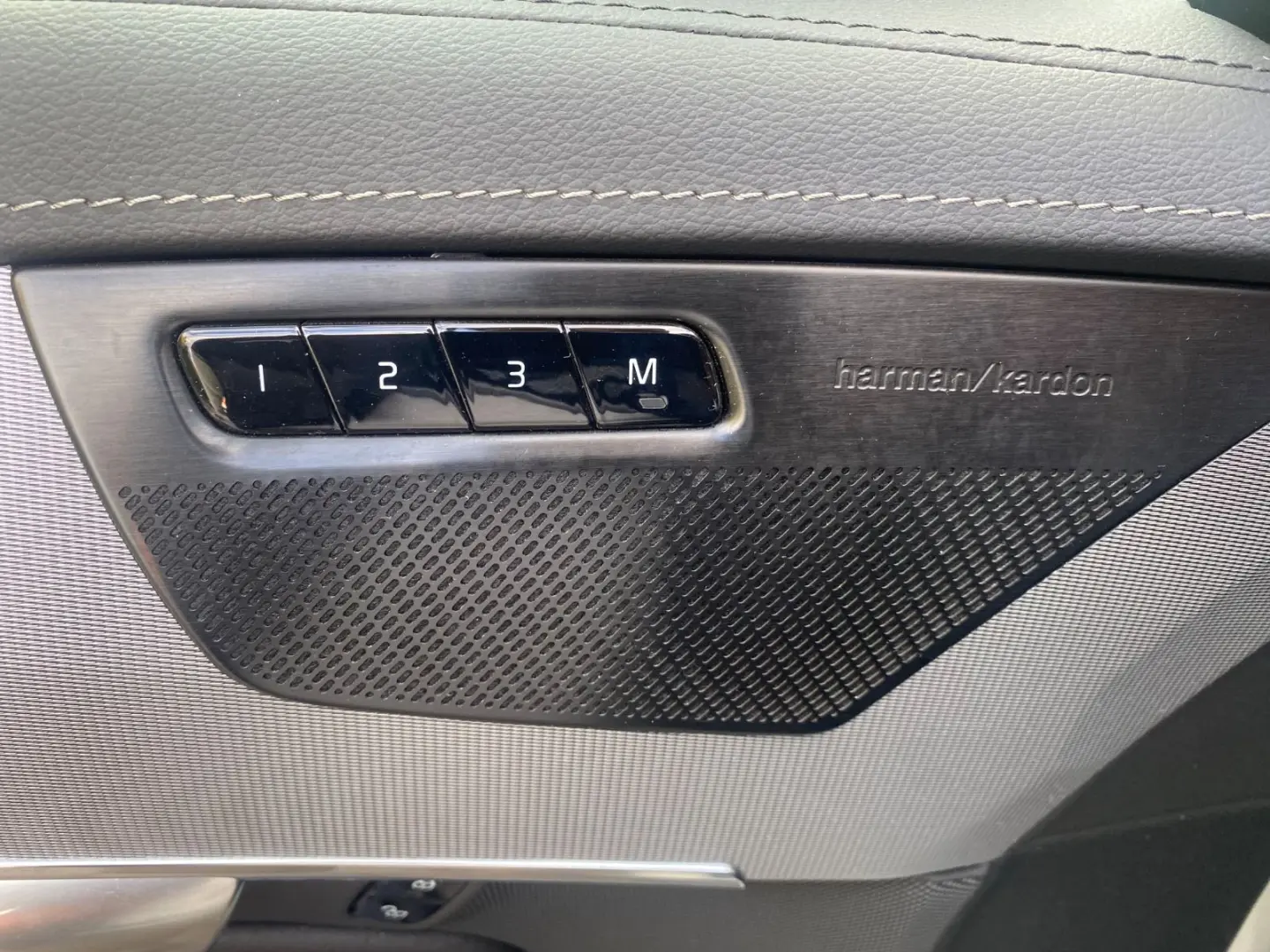 XC90 R Design Edition Recharge Plug-In Hybrid AW