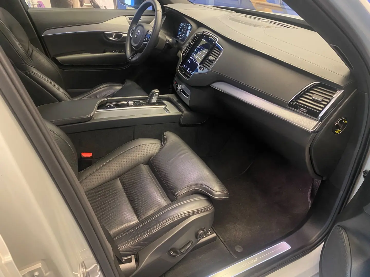 XC90 R Design Edition Recharge Plug-In Hybrid AW