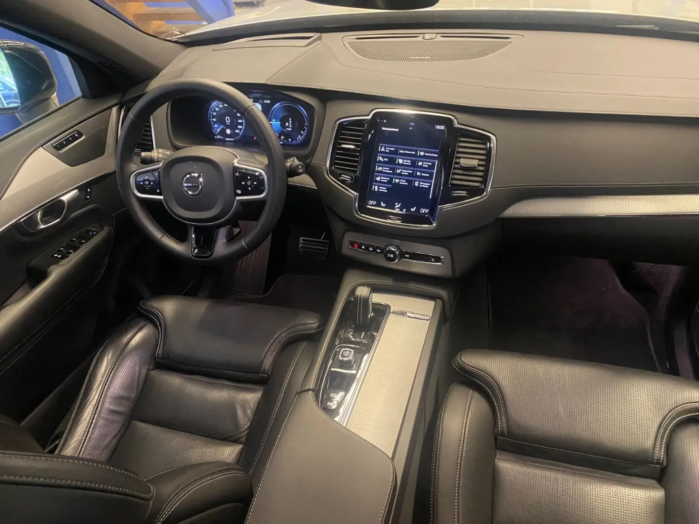 XC90 R Design Edition Recharge Plug-In Hybrid AW