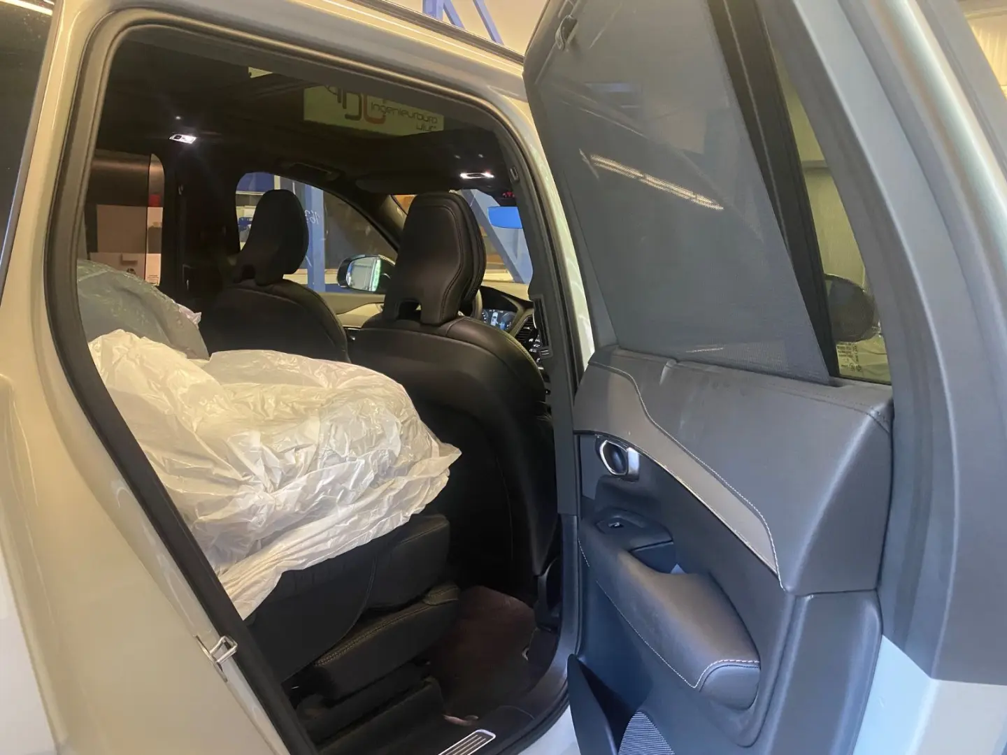 XC90 R Design Edition Recharge Plug-In Hybrid AW