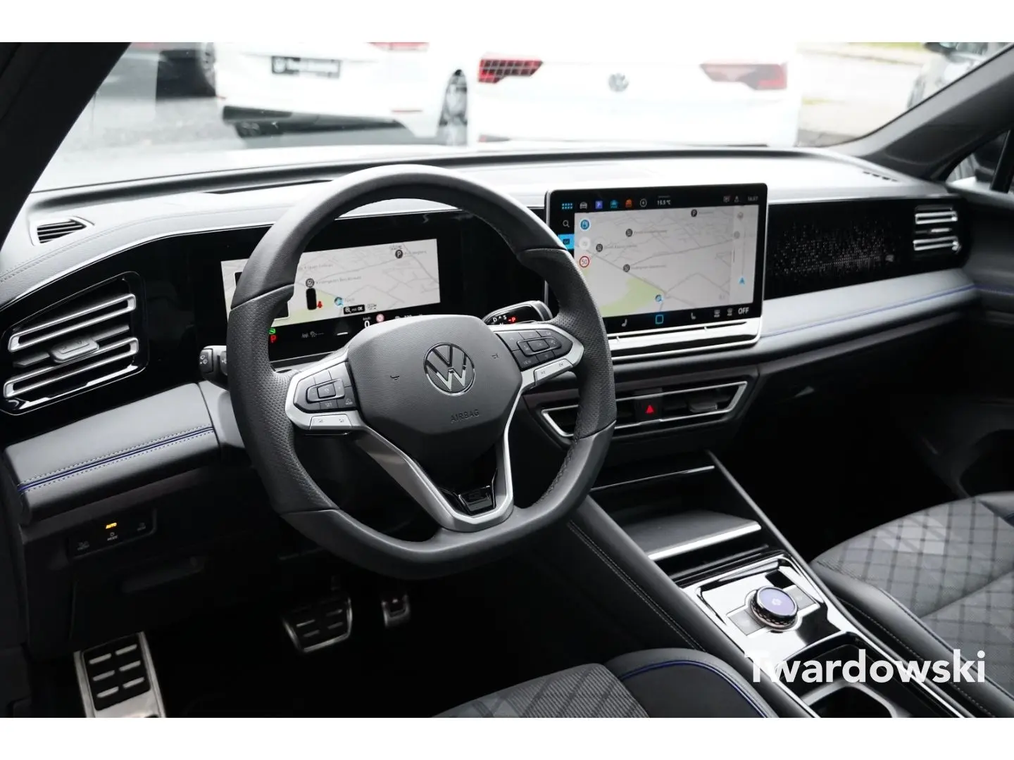 Tiguan R-Line AHK Pano 360  ACC Travel Matrix