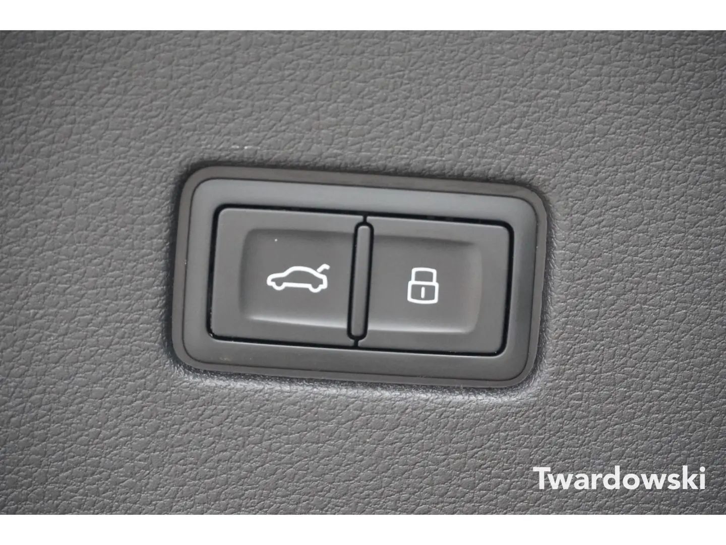 Q8 S line 50 TDI Luft 23'' PANO AHK Memory ACC