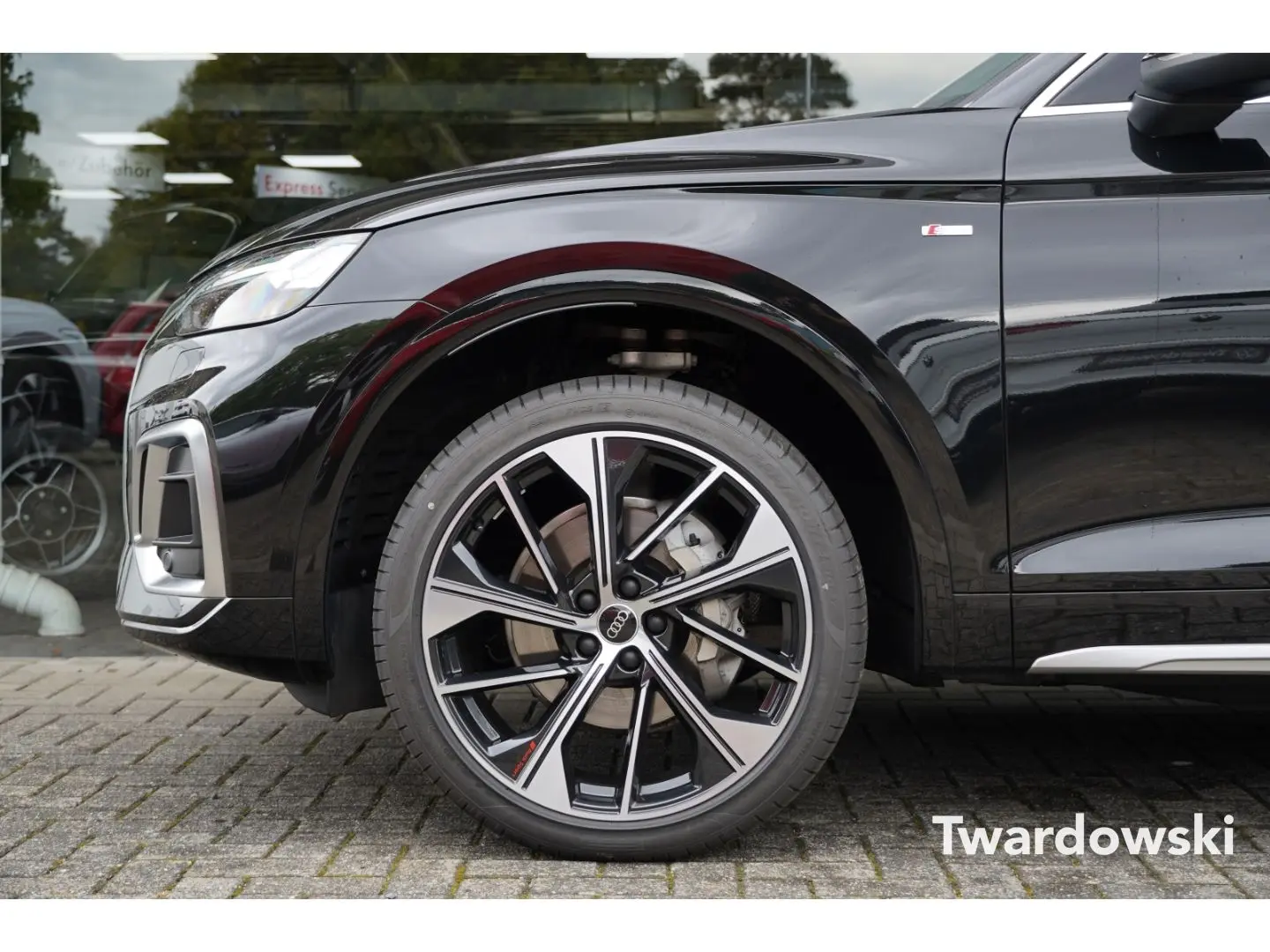 Q5 Sportback S line Pano AHK ACC Kamera Raute So