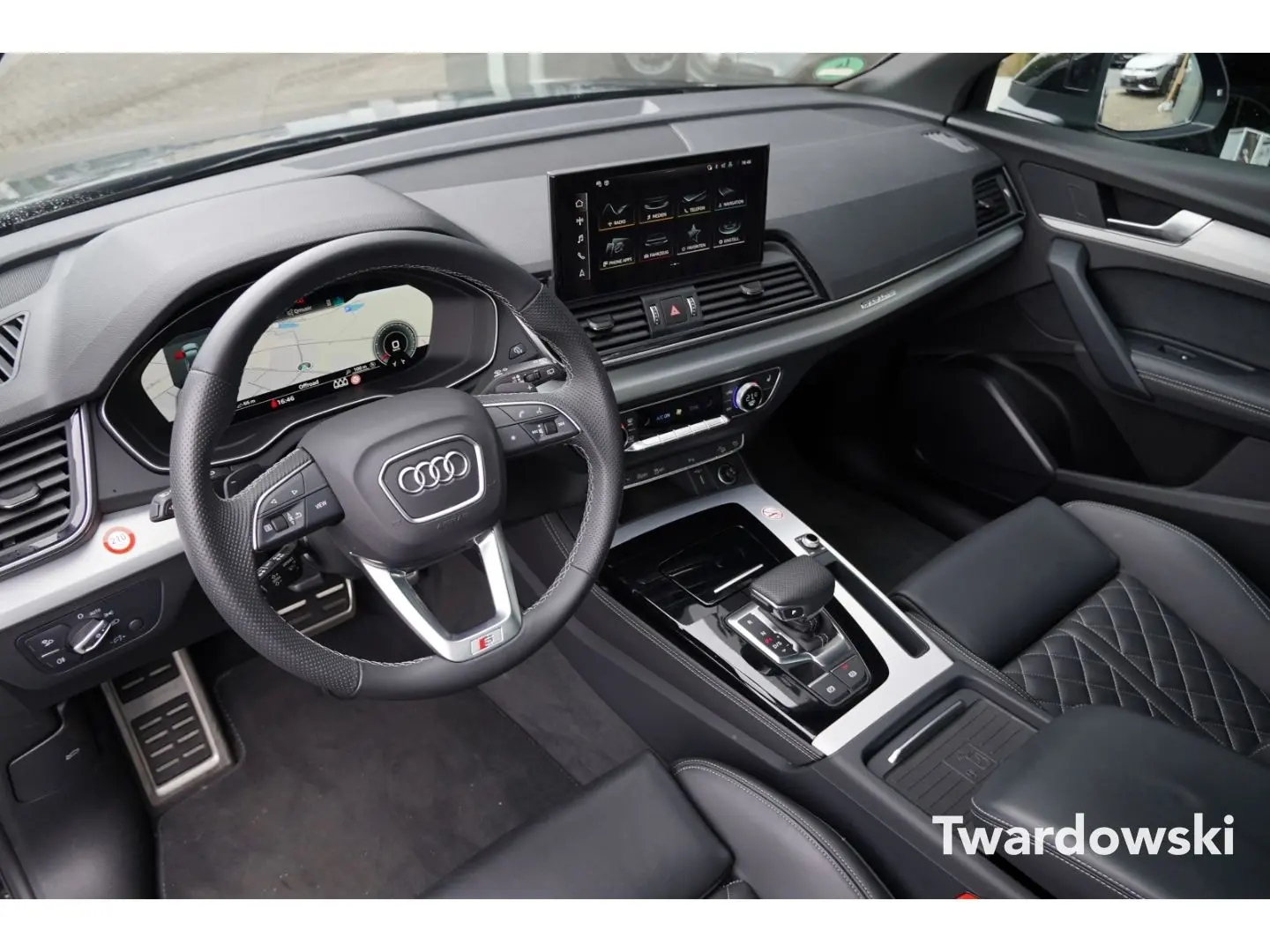 Q5 Sportback S line Pano AHK ACC Kamera Raute So