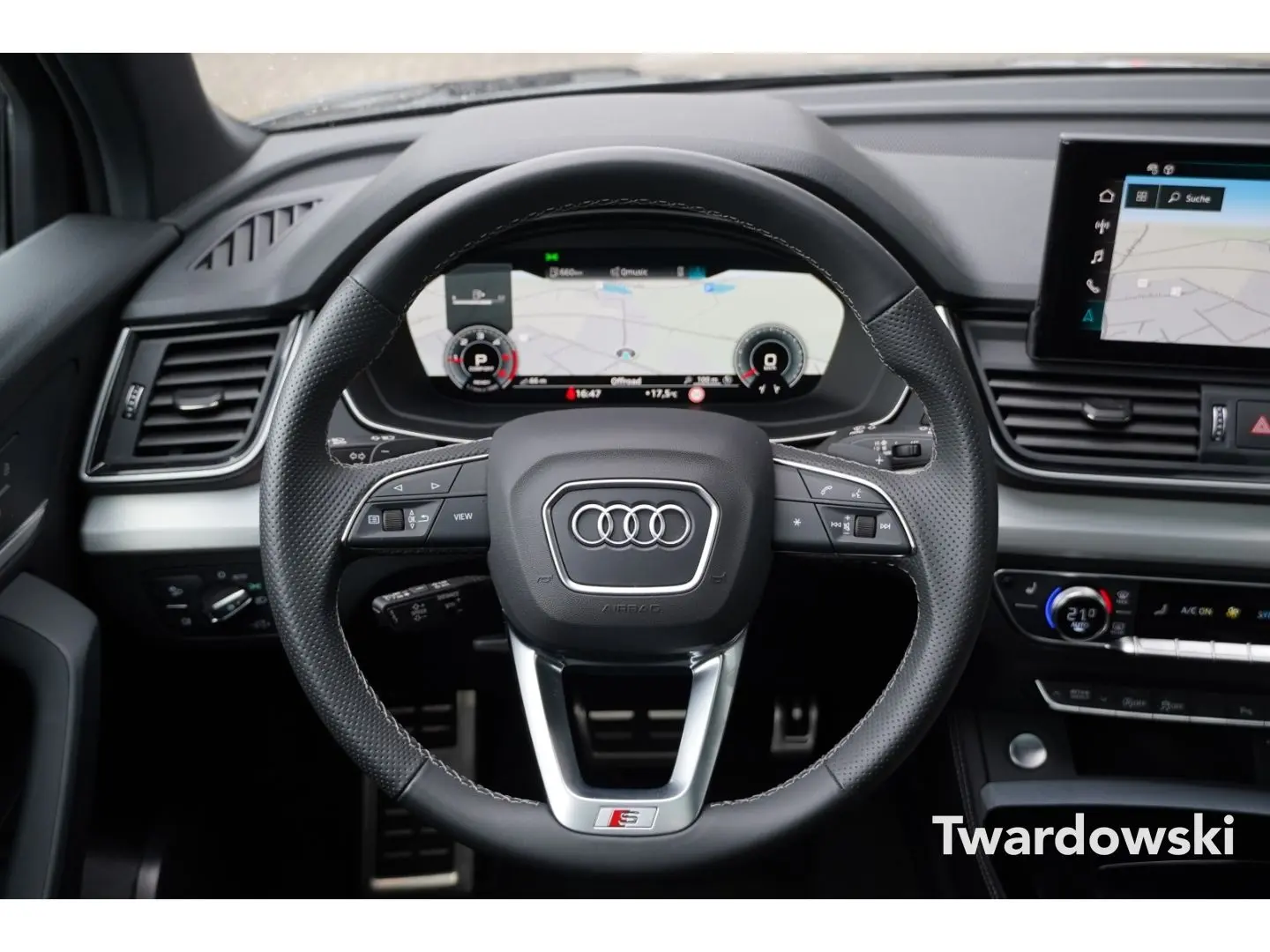 Q5 Sportback S line Pano AHK ACC Kamera Raute So