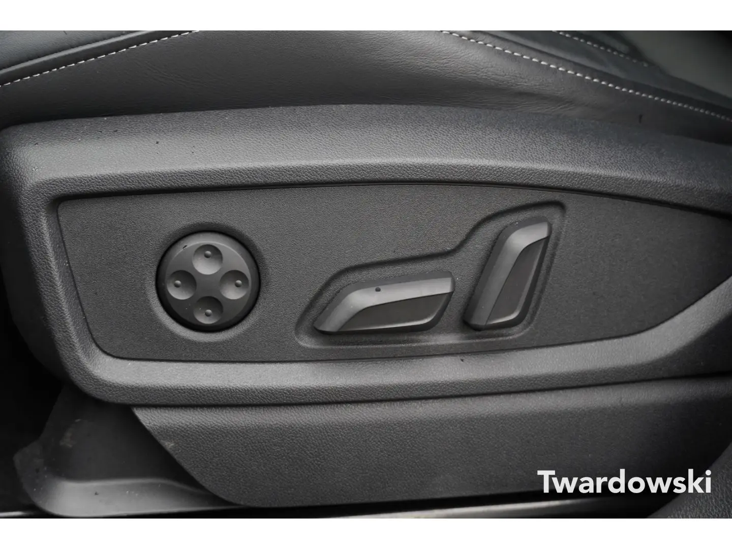 Q5 Sportback S line Pano AHK ACC Kamera Raute So