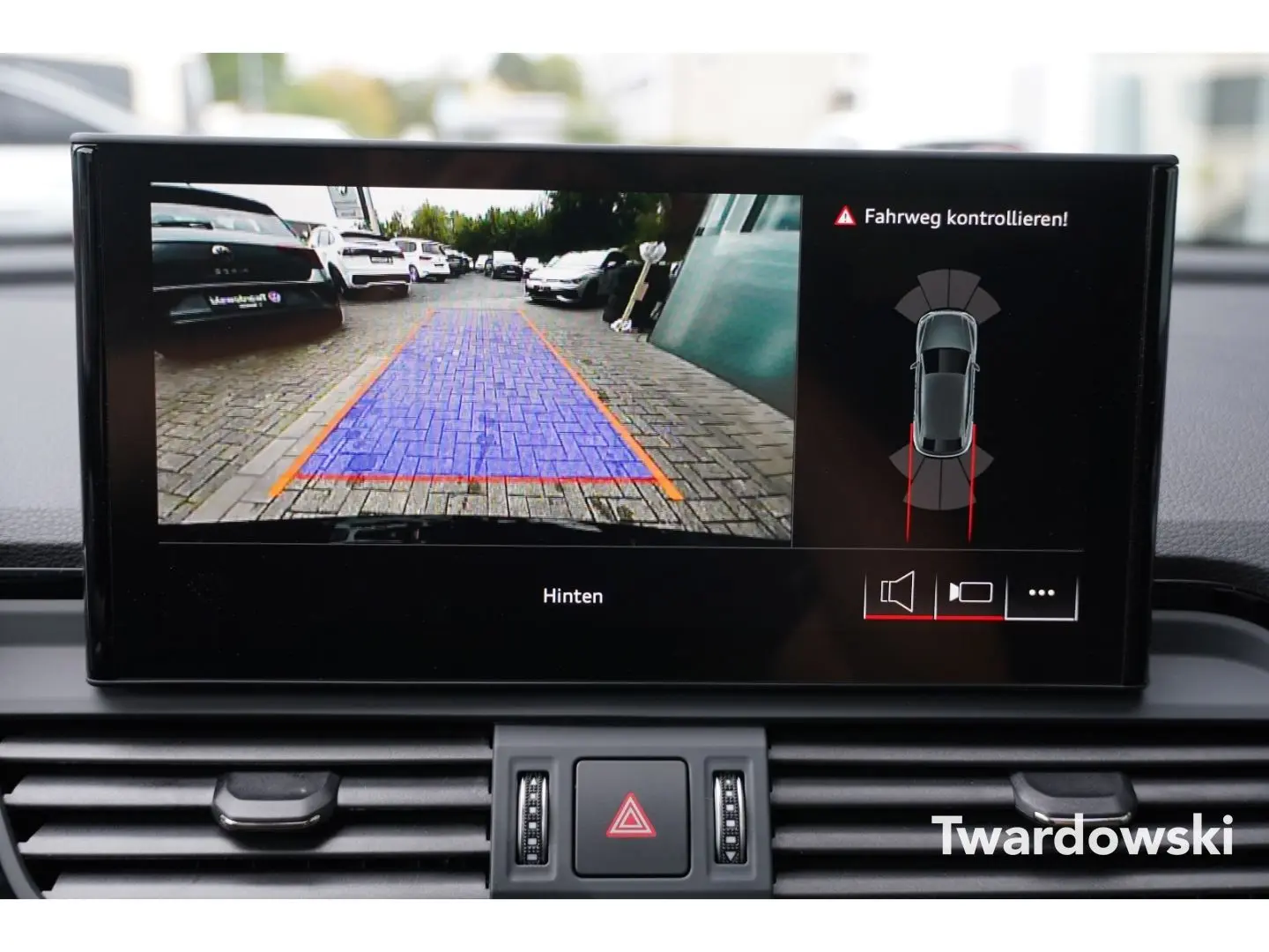 Q5 Sportback S line Pano AHK ACC Kamera Raute So