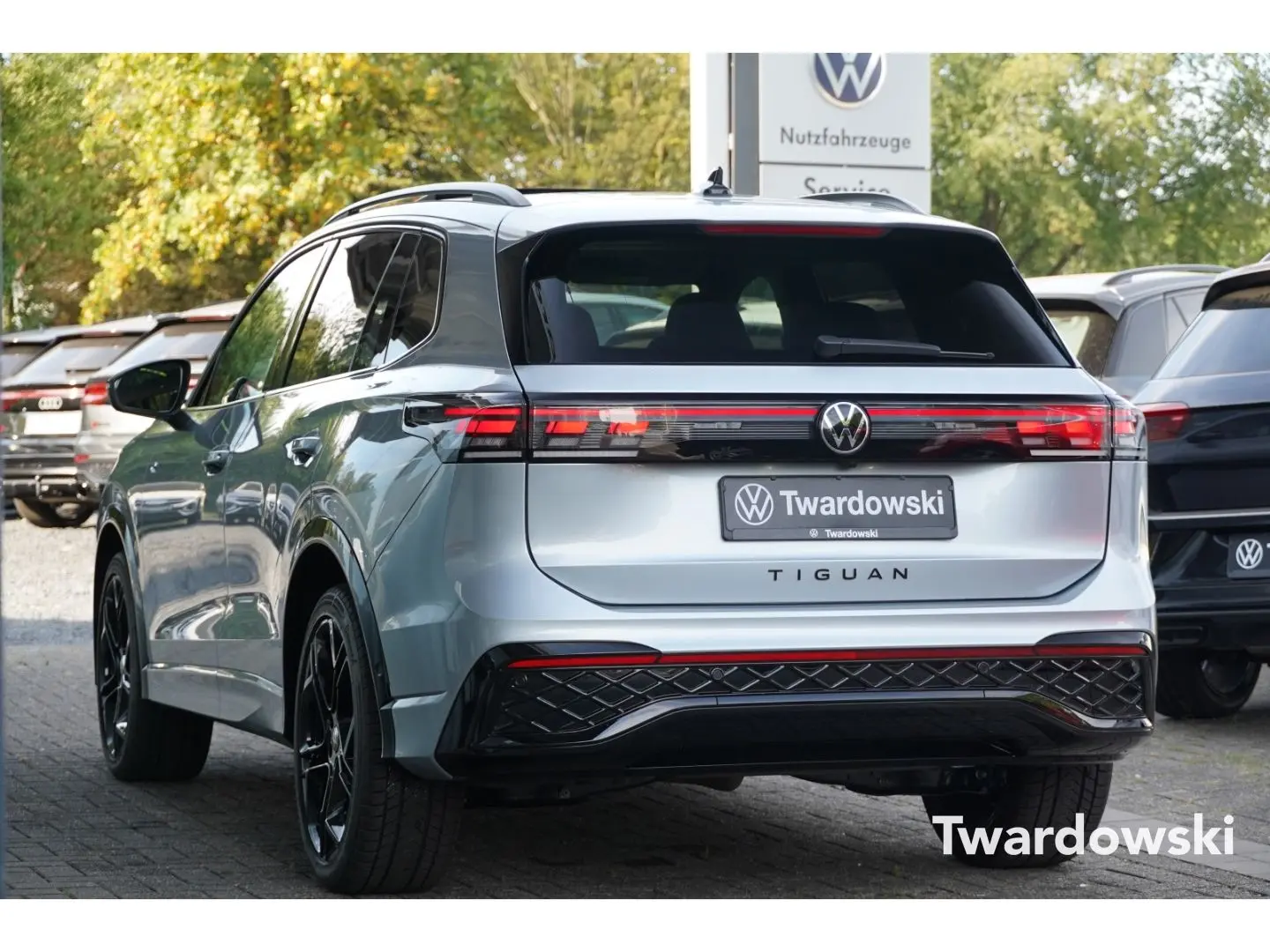 Tiguan 1.5 eTSI R-Line AHK 360  Pano ACC Matrix
