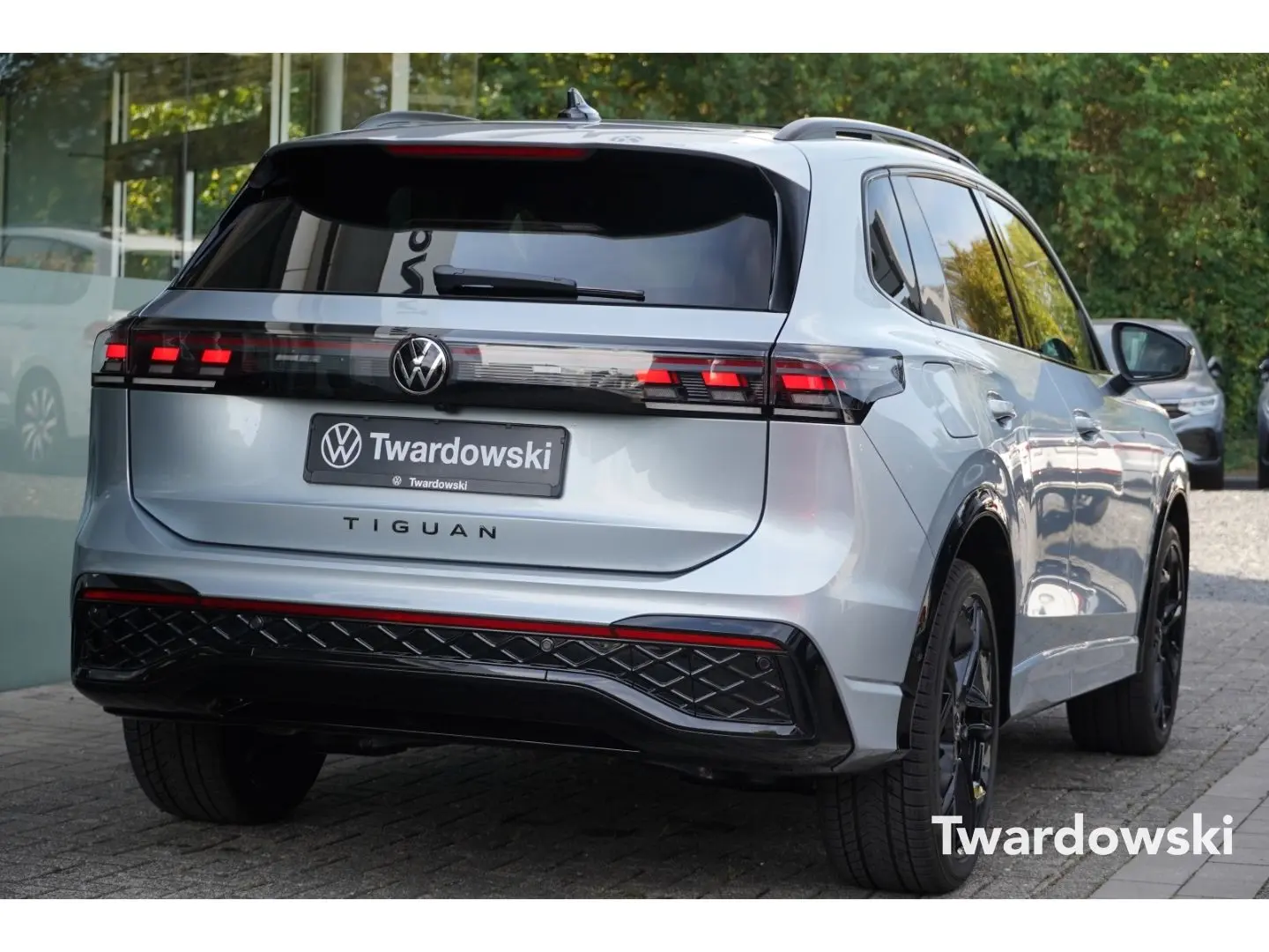 Tiguan 1.5 eTSI R-Line AHK 360  Pano ACC Matrix