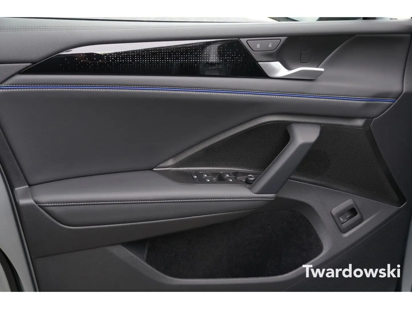 Tiguan 1.5 eTSI R-Line AHK 360  Pano ACC Matrix