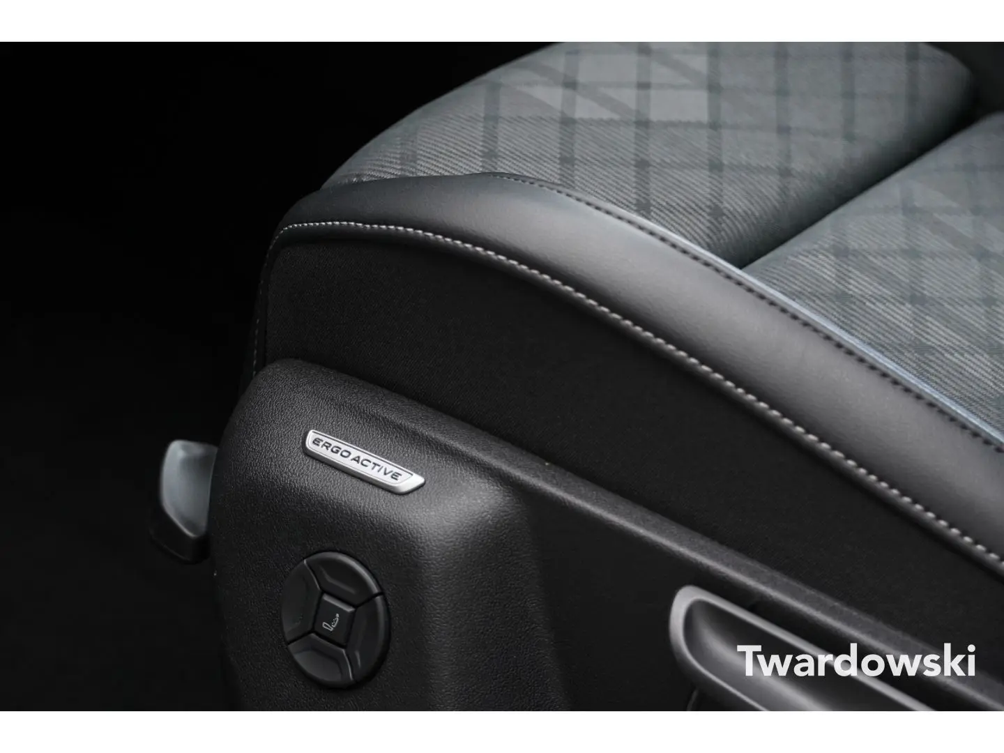 Tiguan 1.5 eTSI R-Line AHK 360  Pano ACC Matrix